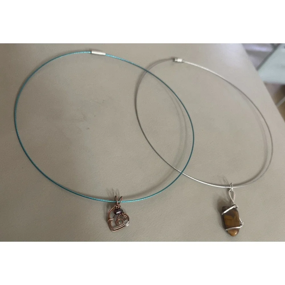Lot of 2 Artisan Choker Necklaces &Pendants Petrified Wood Heart Wire Beads‎
